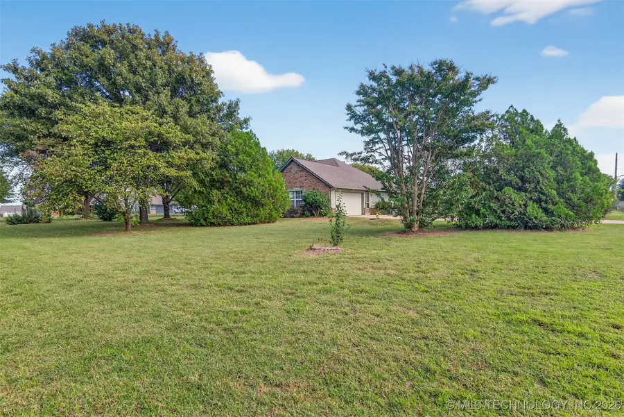 11313 E Southpark Road, Claremore, OK 74019 - Image #2