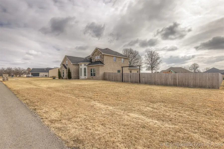 1113 Elizabeth Drive, Checotah, OK 74426 - Image #3