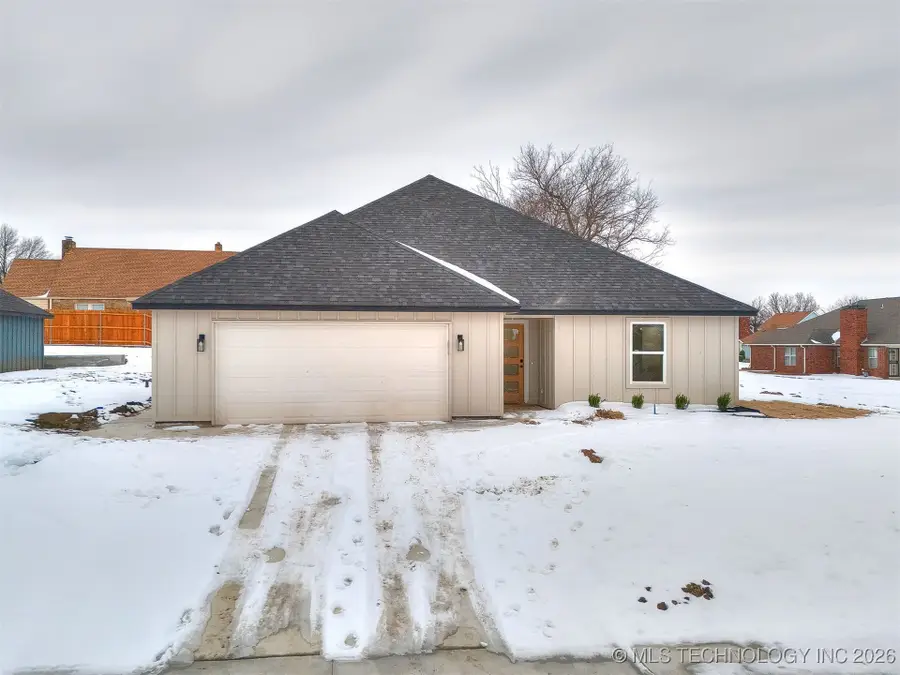 726 E 38th Street N, Tulsa, OK 74106 - #2