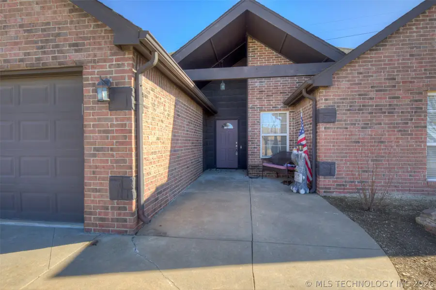 12801 N 44th East Avenue, Skiatook, OK 74070 - #2
