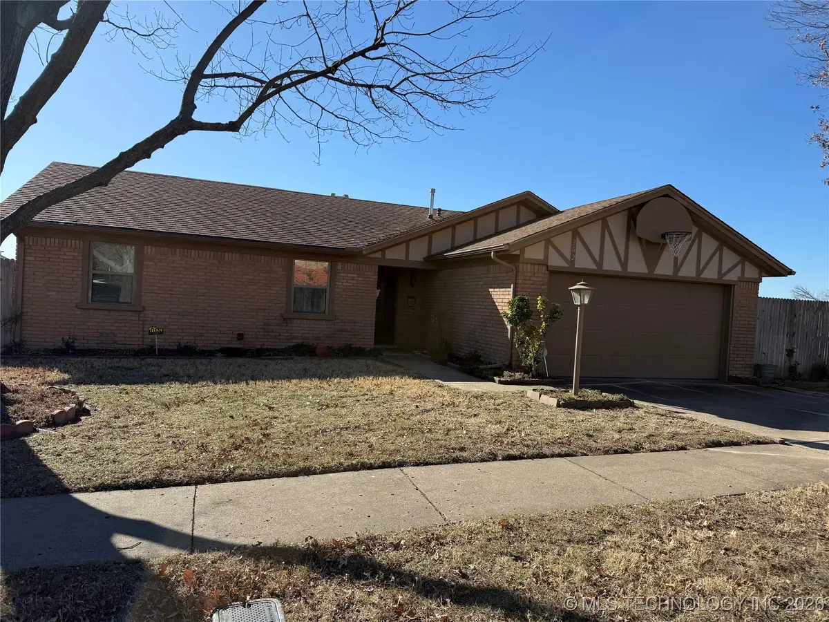 302 E 14th Street, Owasso, OK 74055 - Image #1