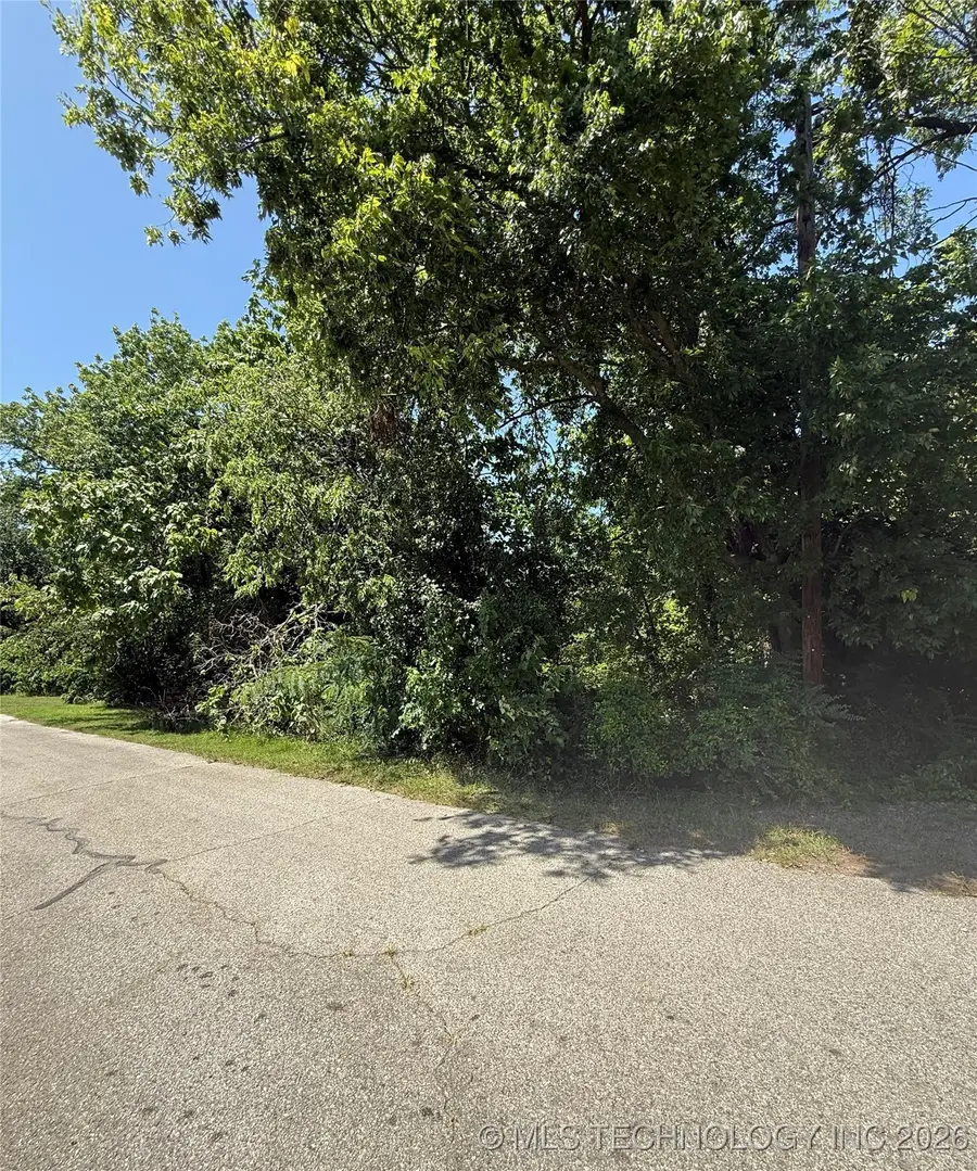 121 E Davis Avenue, Sapulpa, OK 74066 - #3