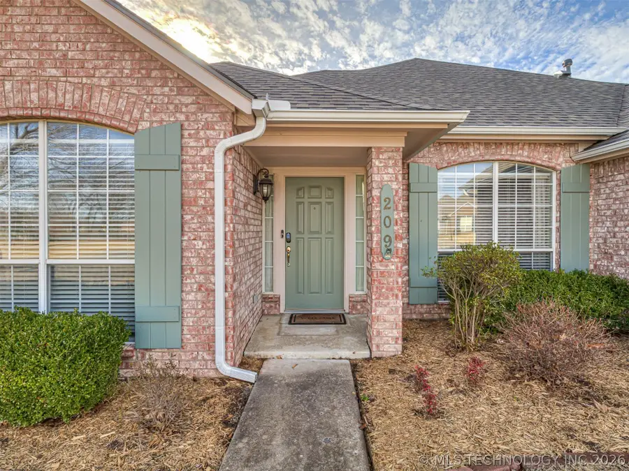 209 S Firewood Avenue, Broken Arrow, OK 74012 - #2