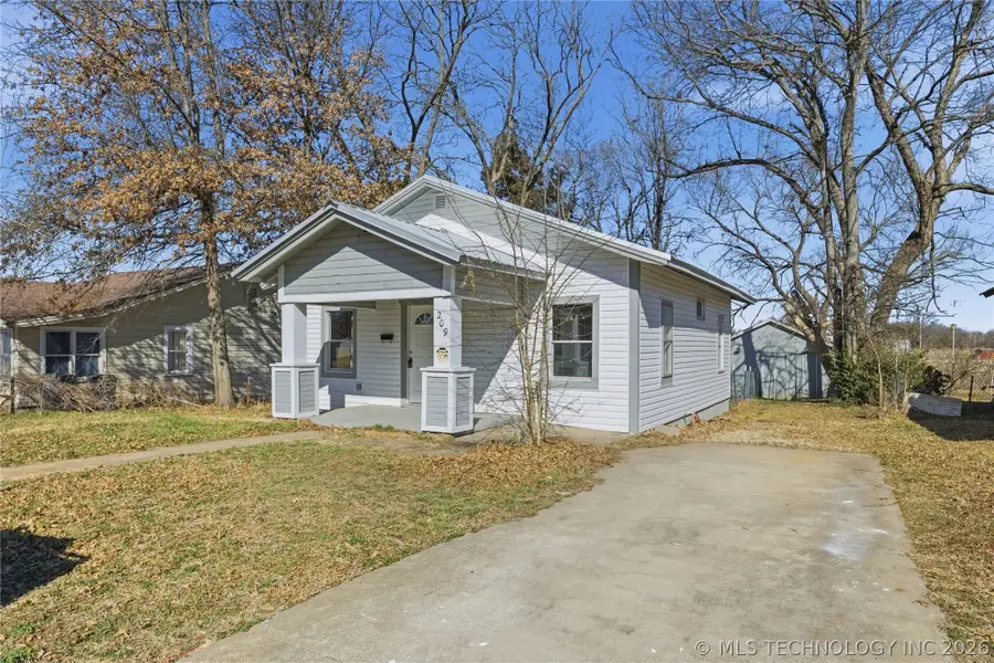 209 E Miami Avenue, Cleveland, OK 74020 - #2