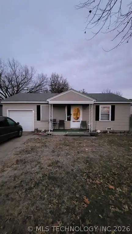 921 N Ash Street, Ponca City, OK 74601 - #1