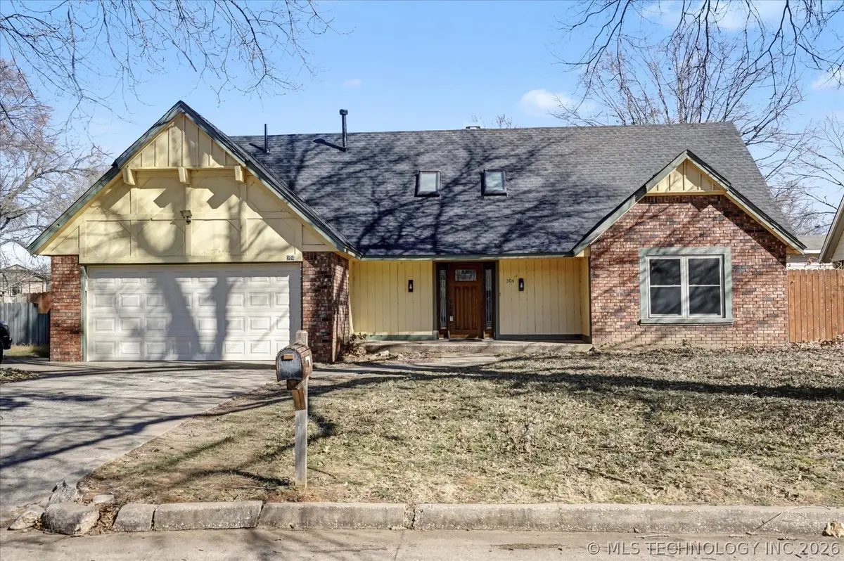 304 W Albuquerque Street S, Broken Arrow, OK 74011 - Image #1