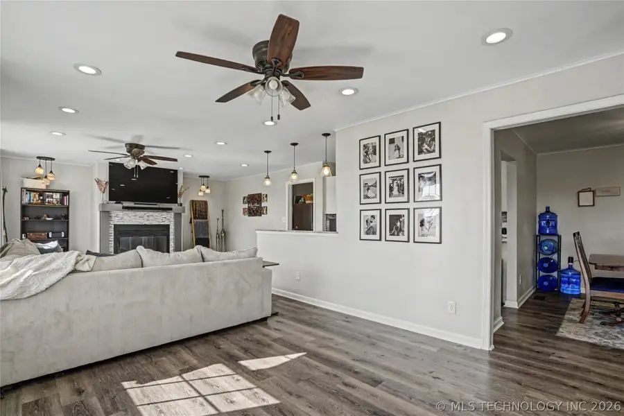 1107 W 4th Street, Sand Springs, OK 74063 - #2