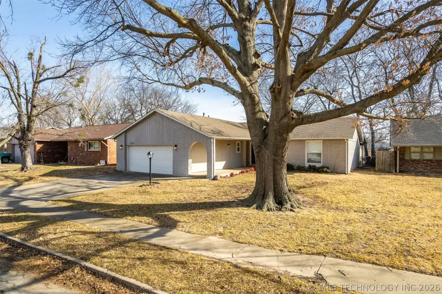 1109 N Hickory Court, Broken Arrow, OK 74012 - Image #2