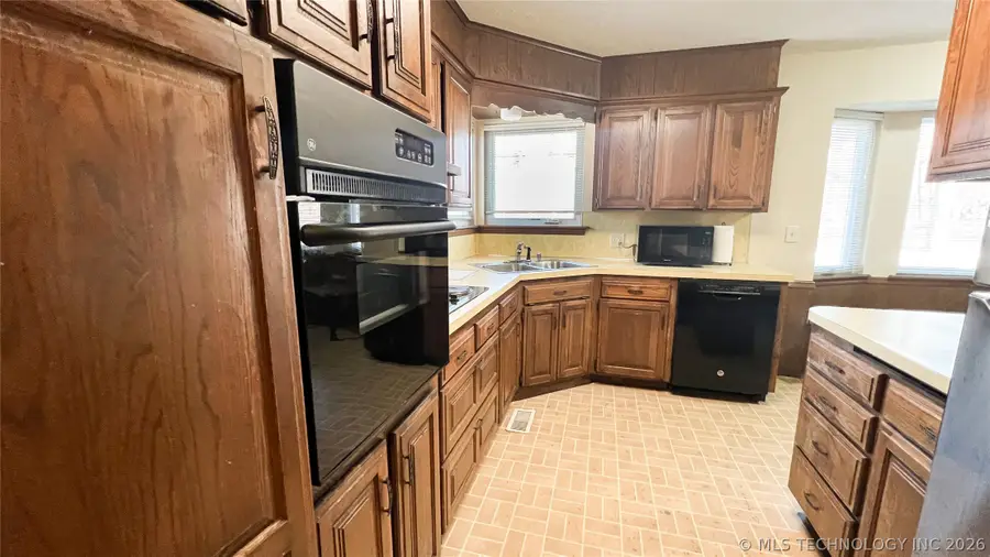 219 W 31st Street, Sand Springs, OK 74063 - #3