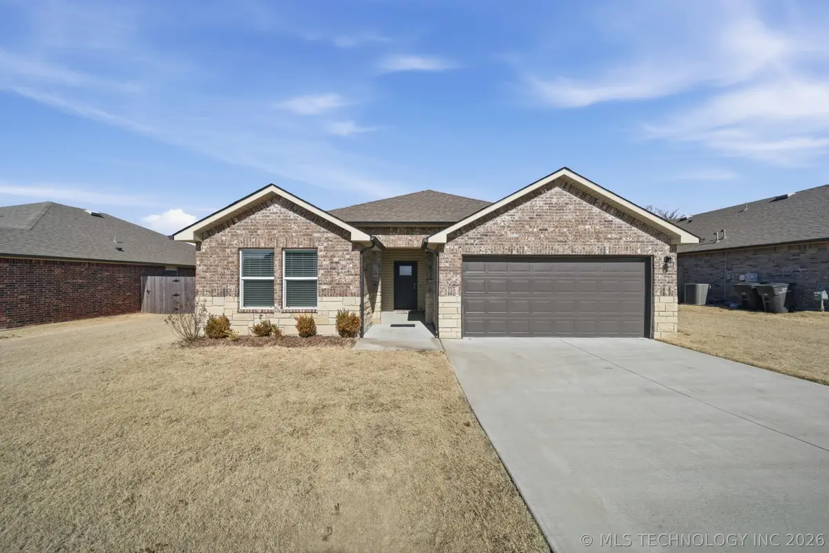 3306 Rushmore Circle, Bartlesville, OK 74006 - #1
