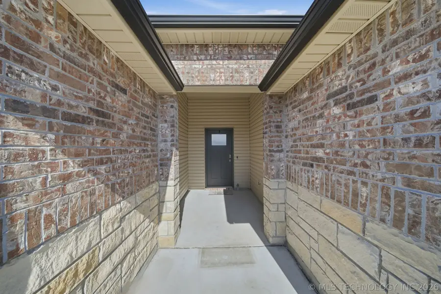 3306 Rushmore Circle, Bartlesville, OK 74006 - #3