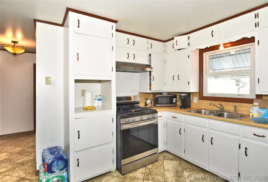 4038 N Cincinnati Drive, Tulsa, OK 74106 - #2