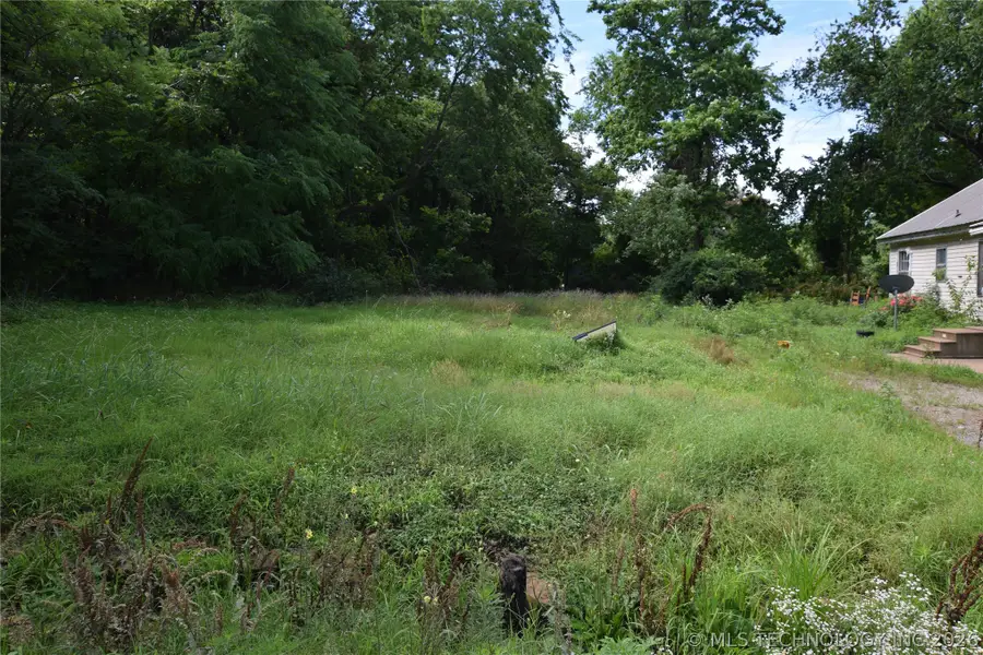 320 E Oak Street, Stilwell, OK 74960 - #2