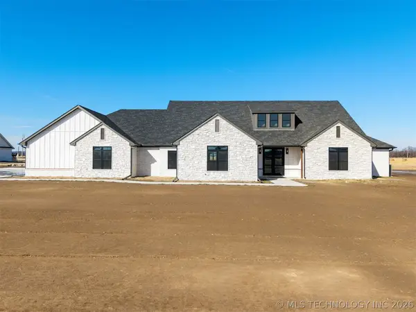 2233 W Drake Road, Sallisaw, OK 74955