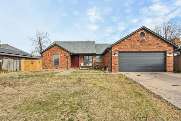 13773 S Oak Place, Glenpool, OK 74033