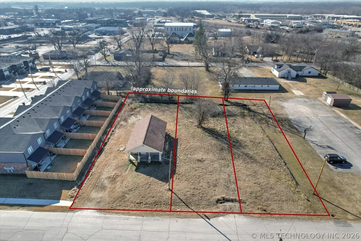 204 W 2nd Street, Owasso, OK 74055 - #1