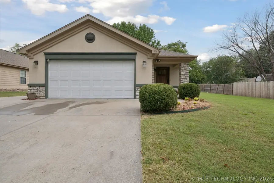 814 E Comet Street, Claremore, OK 74017 - #3