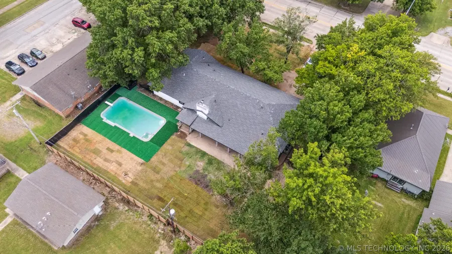 215 S Elliott Street, Pryor, OK 74361 - #2