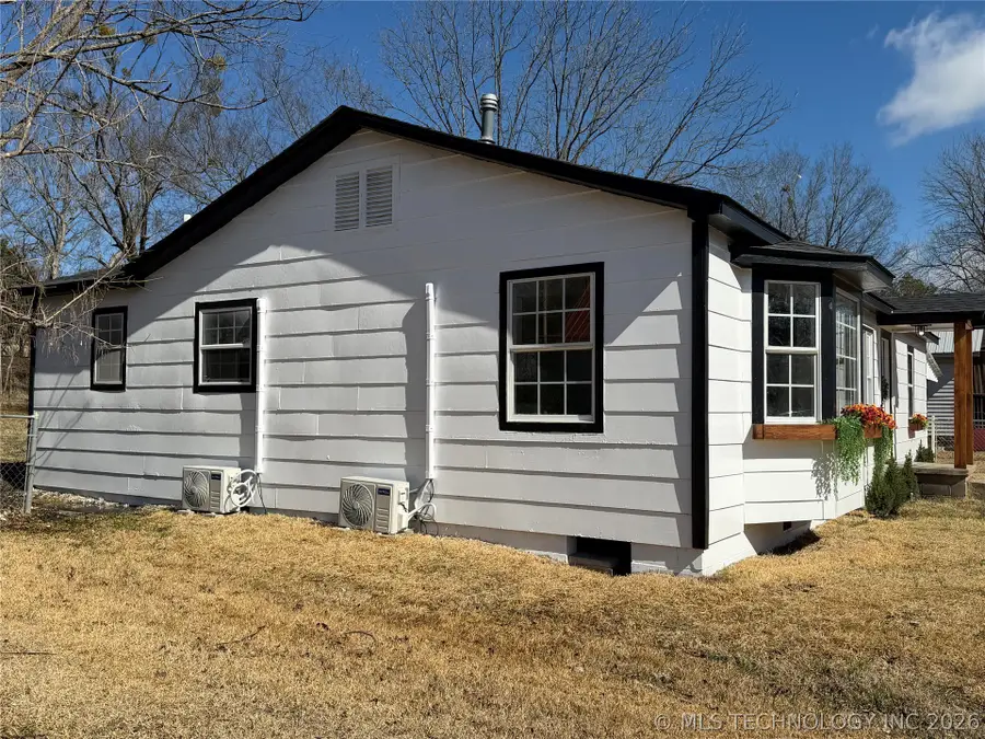 407 E Blair Avenue, Wilburton, OK 74578 - #2