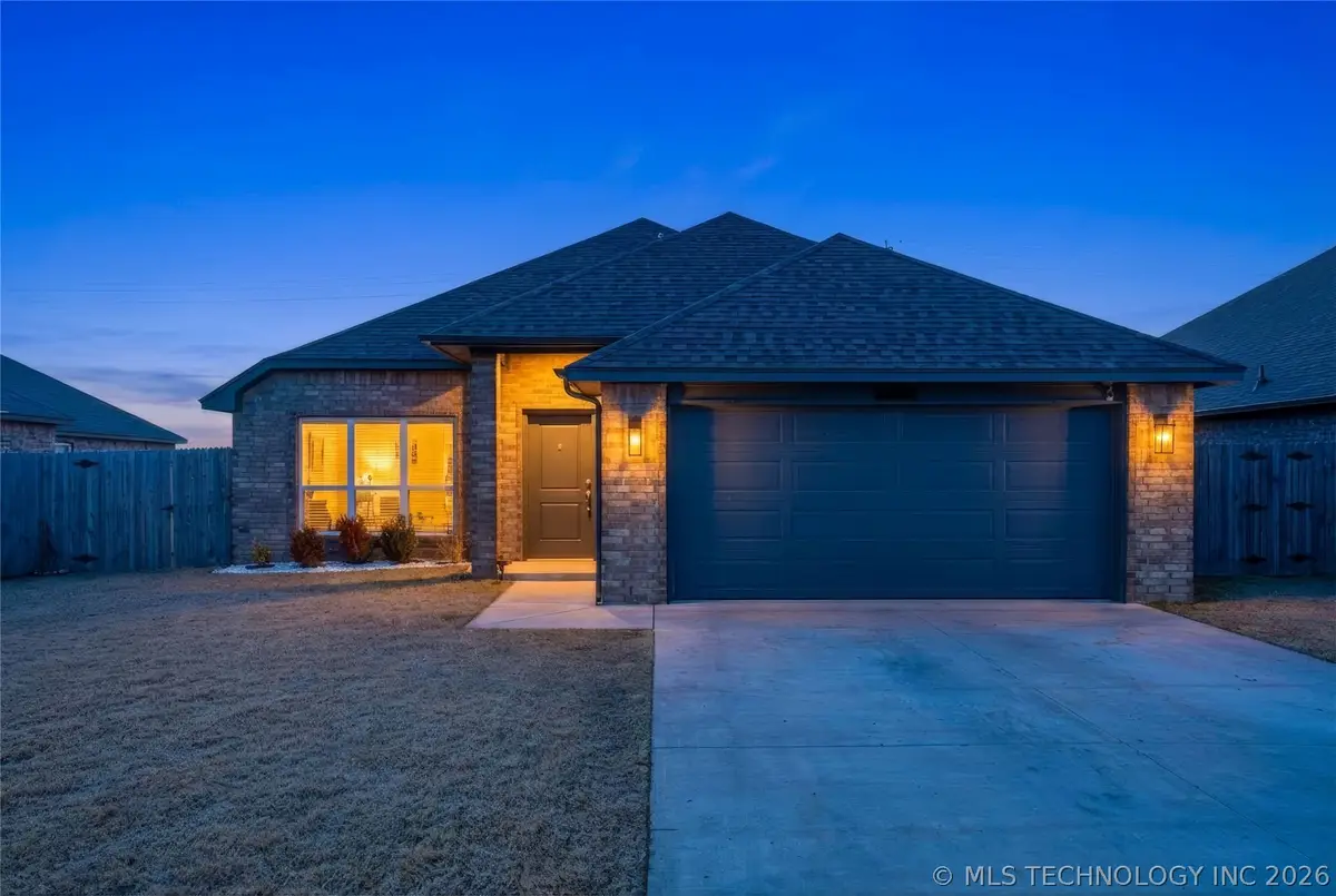 10914 S 274th East Avenue, Coweta, OK 74429 - #1