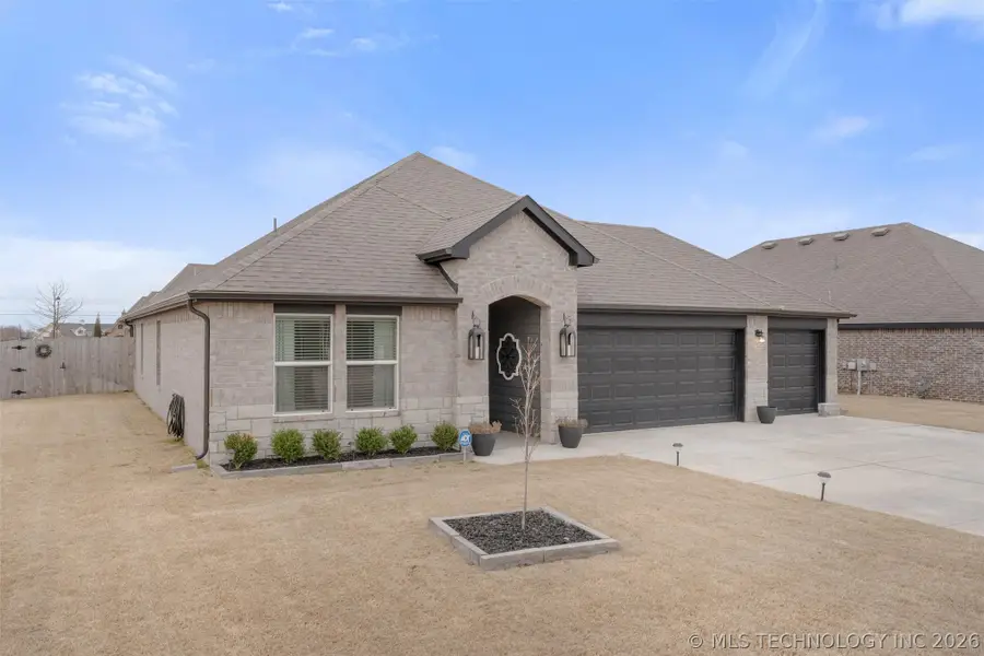 6423 Goldenrod Lane, Bartlesville, OK 74006 - #2