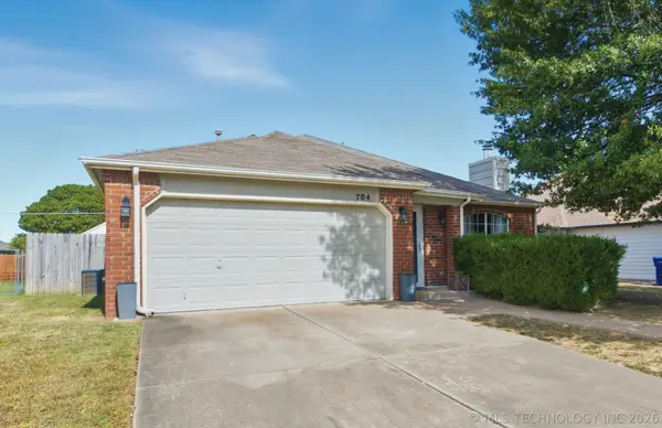 704 E Helena Street, Broken Arrow, OK 74012