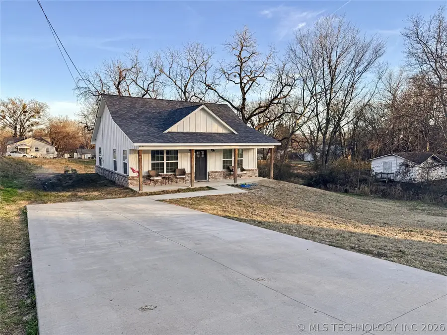 411 S Lee Avenue, Tahlequah, OK 74464 - #2