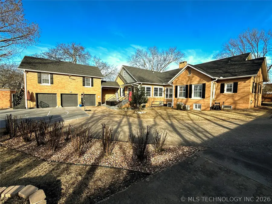 515 W Kings Road, Ada, OK 74820 - #2