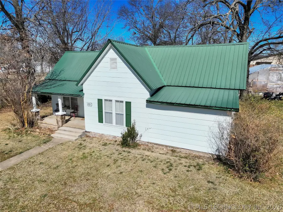 221 W Poplar Street, Stilwell, OK 74960 - #2