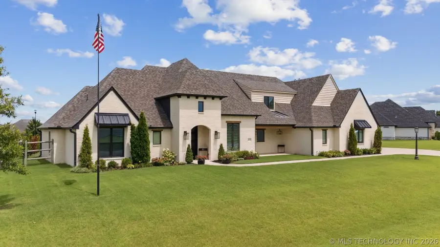 6110 N Creekwood Drive, Owasso, OK 74055 - #2