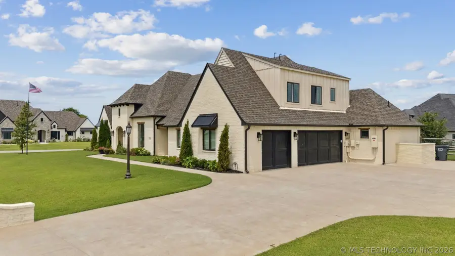 6110 N Creekwood Drive, Owasso, OK 74055 - #3