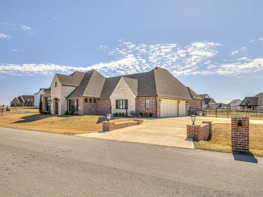 30922 E 67th Street S, Broken Arrow, OK 74014 - #2