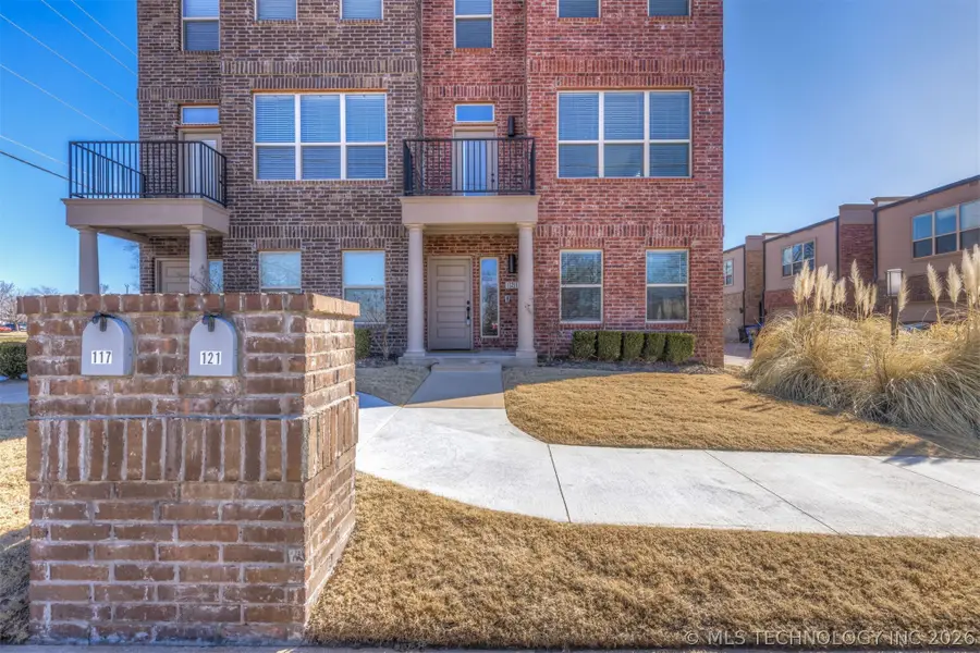 121 S Cedar Avenue, Broken Arrow, OK 74012 - #2