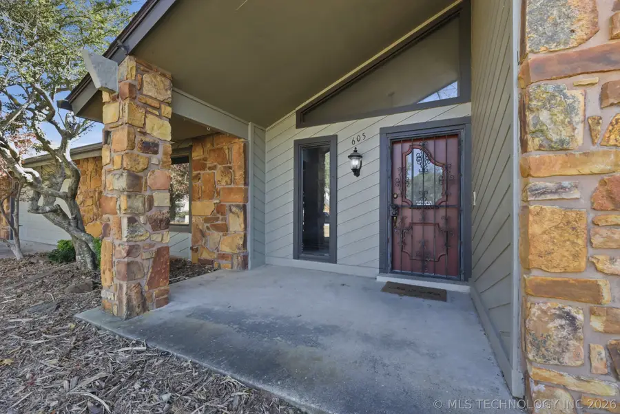 605 E Van Buren Street, Broken Arrow, OK 74011 - #3