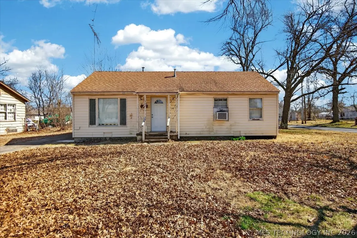 1562 S Hickory Avenue, Bartlesville, OK 74003 - #1