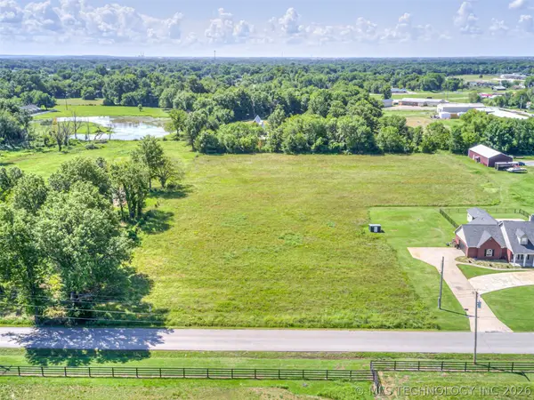 2 NW 5th, Pryor, OK 74361