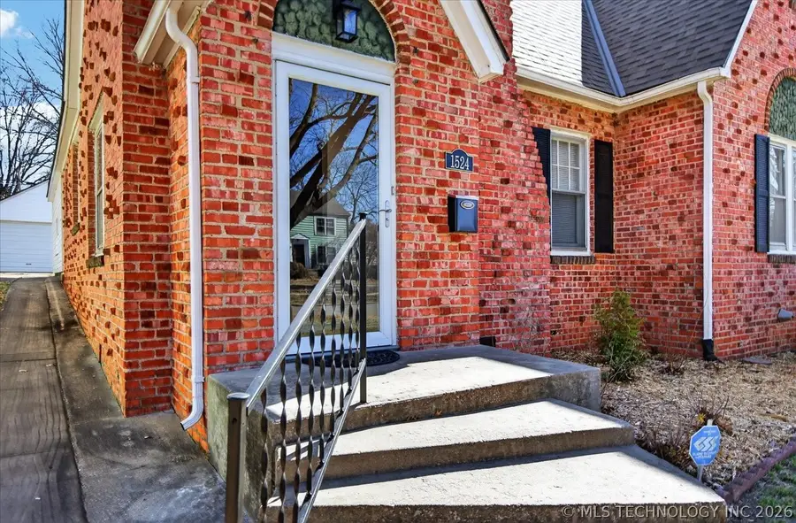 1524 S Johnstone Avenue, Bartlesville, OK 74003 - #2