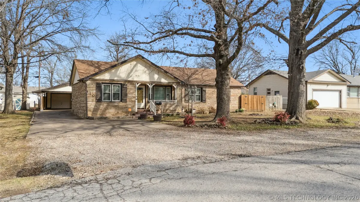 110 E 13th Place, Claremore, OK 74017 - #1