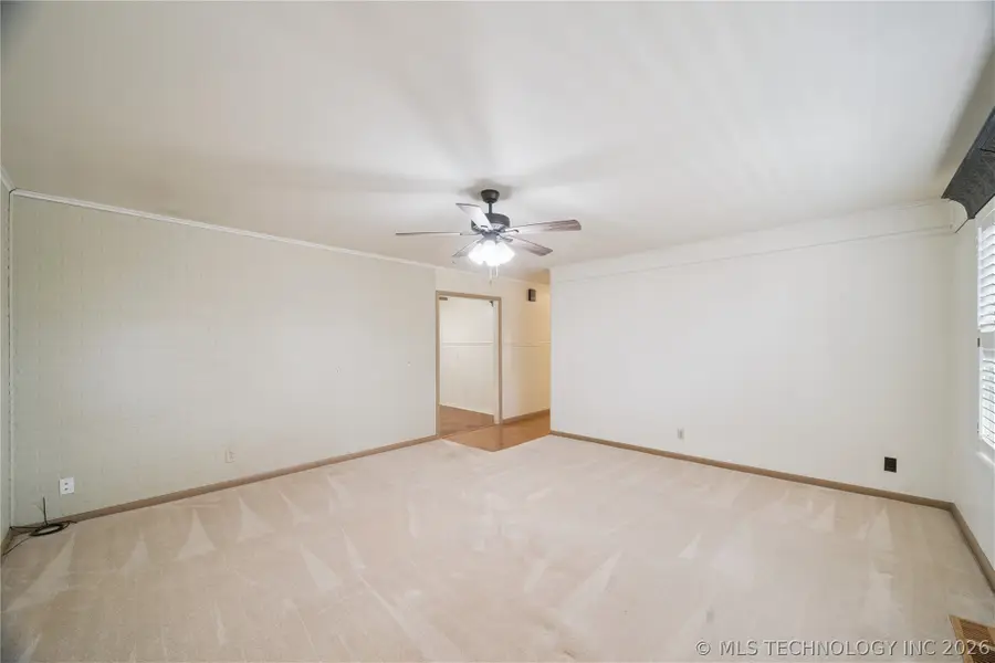 110 E 13th Place, Claremore, OK 74017 - #3