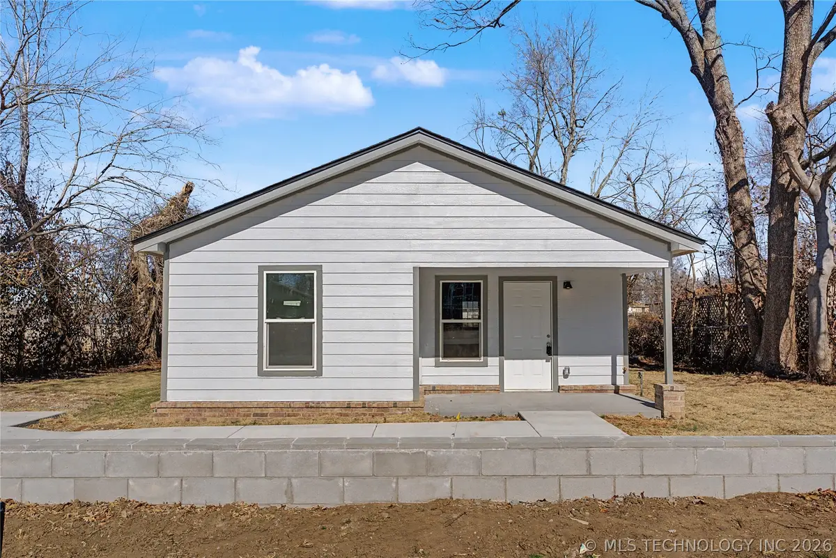 215 W Burnham Avenue, Sapulpa, OK 74066 - #1