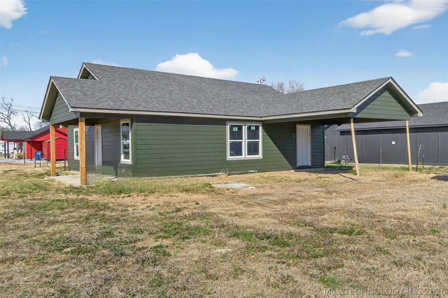 205 W Markham Avenue, Locust Grove, OK 74352 - #2