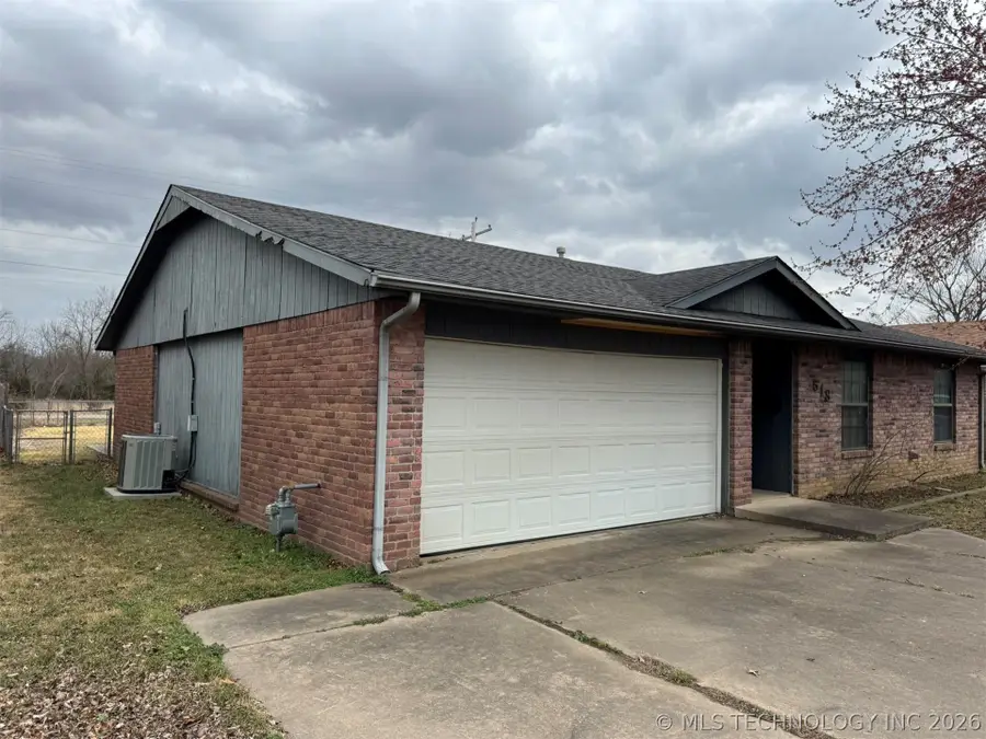 518 Carol Road, Bartlesville, OK 74003 - #3