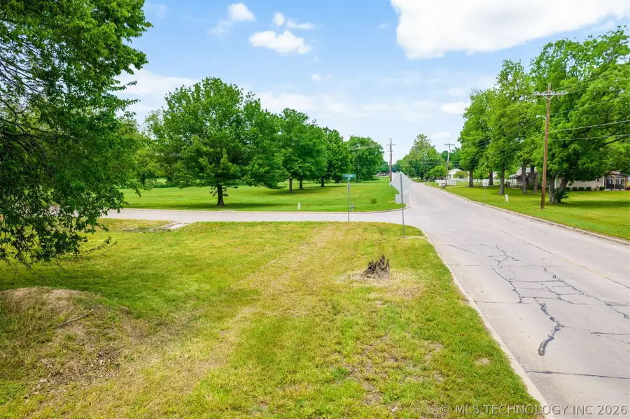 809 S Muskogee Avenue, Claremore, OK 74017 - #2