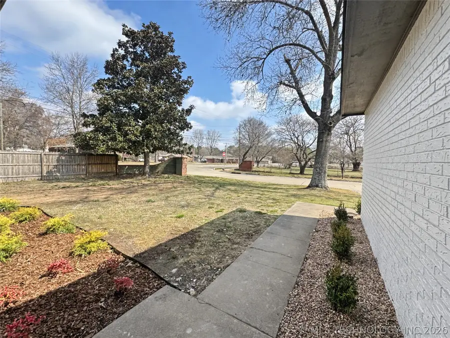 1202 S Ross Avenue, Tahlequah, OK 74464 - #2