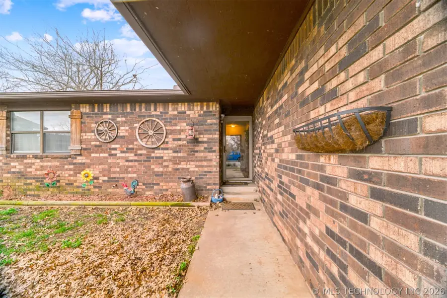 604 E Radcliff Avenue, Locust Grove, OK 74352 - #2