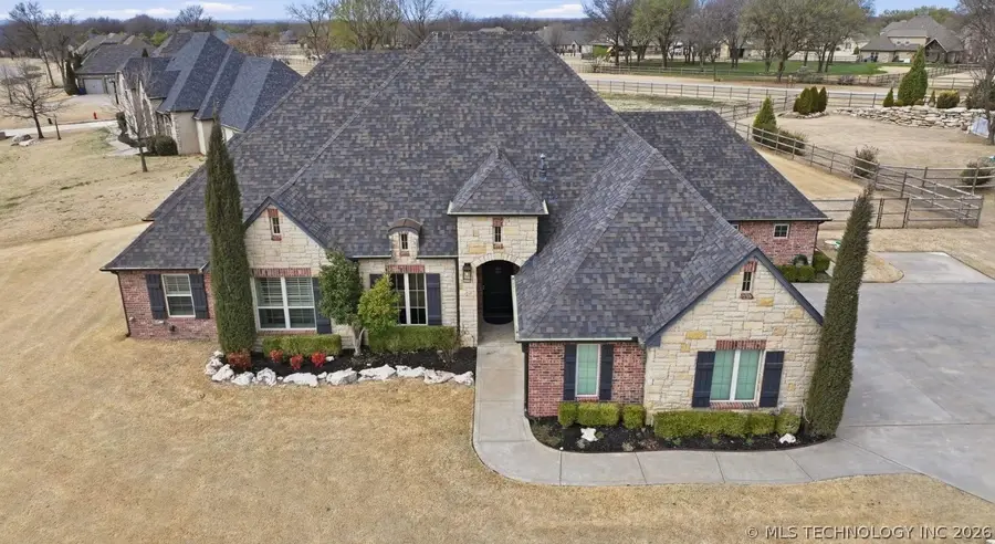6502 N Oakwood Circle, Owasso, OK 74055 - #2