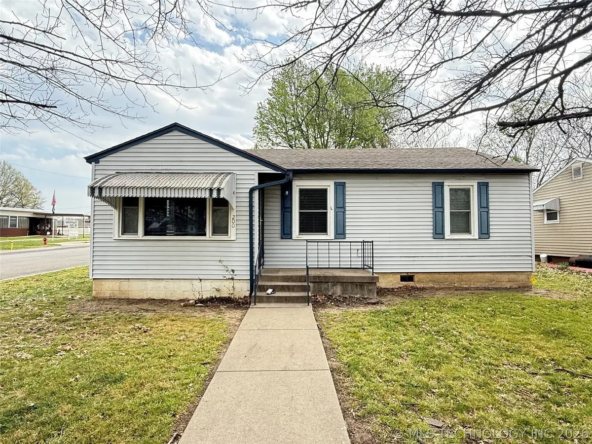 200 S Delaware Street, Dewey, OK 74029 - #1