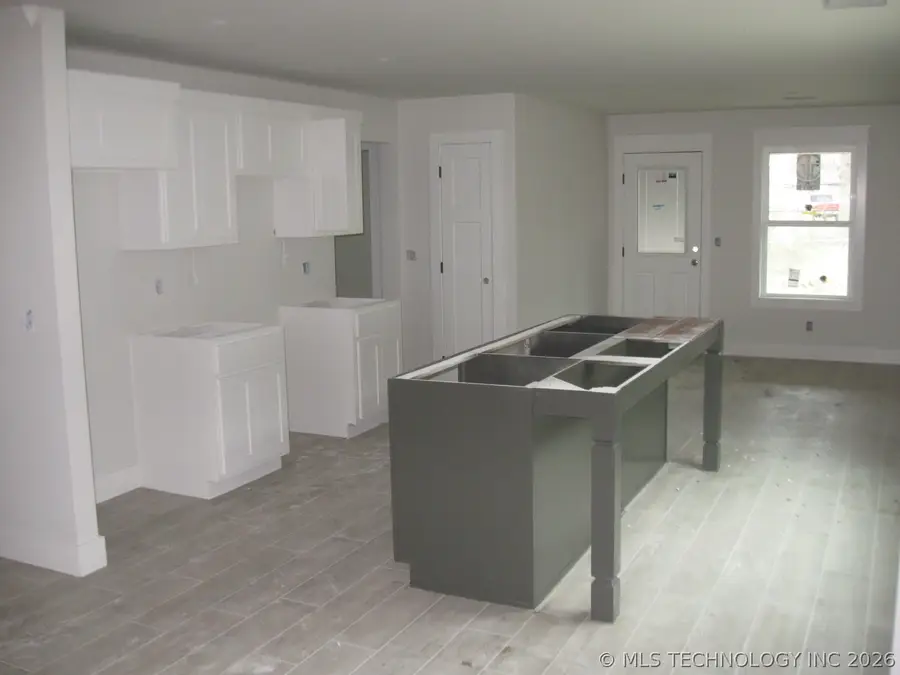 805 S Wood Street, Pryor, OK 74361 - #3