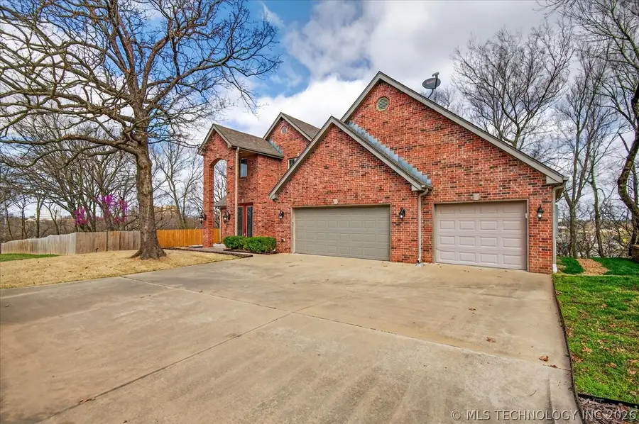 618 Kenwood Drive, Bartlesville, OK 74006 - #2