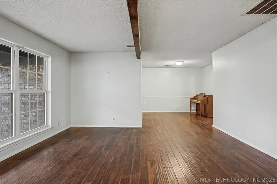 1034 E Courtney Avenue, Sapulpa, OK 74066 - #2